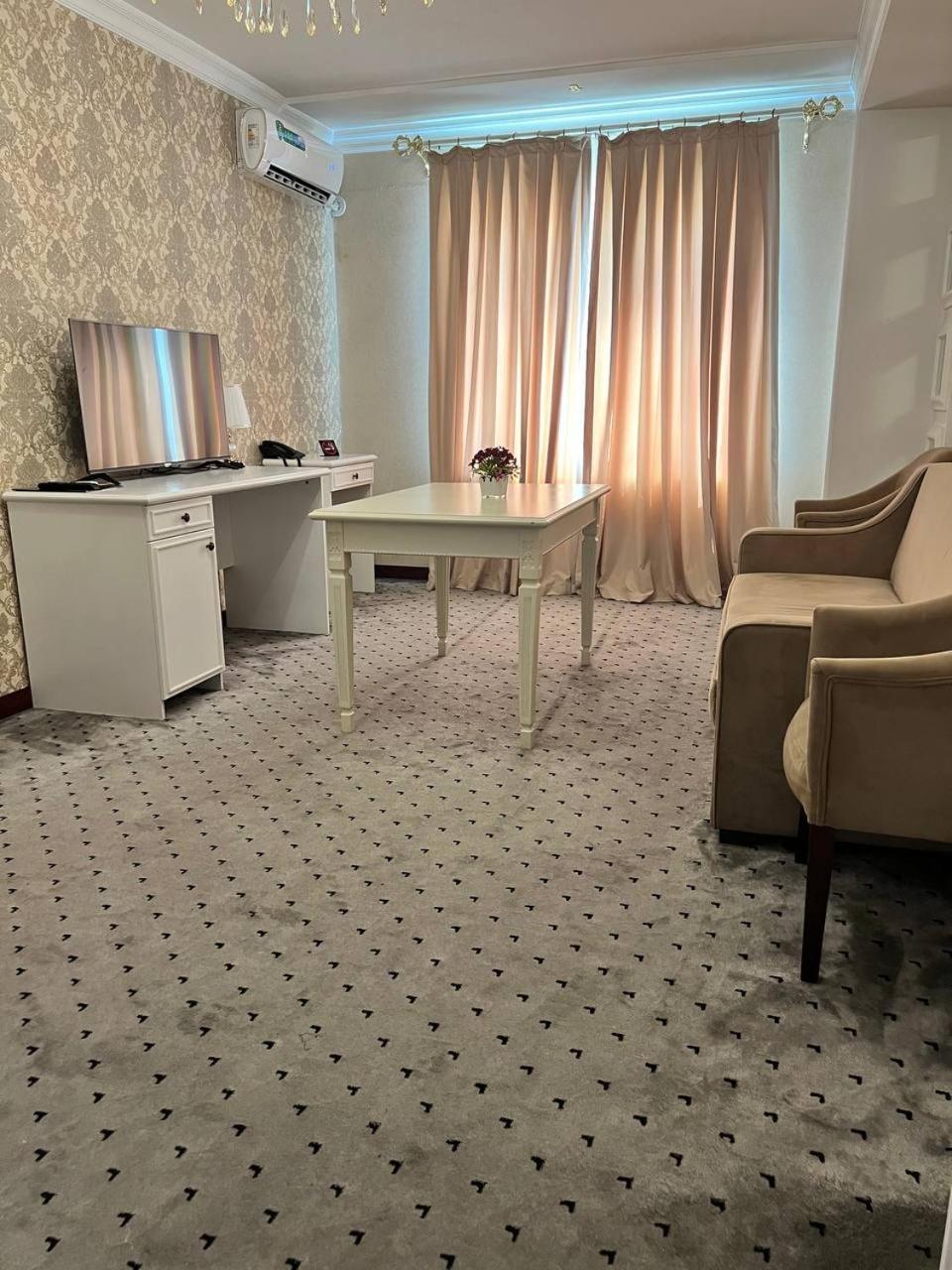 Orzu Hotel นามางกาน ภายนอก รูปภาพ